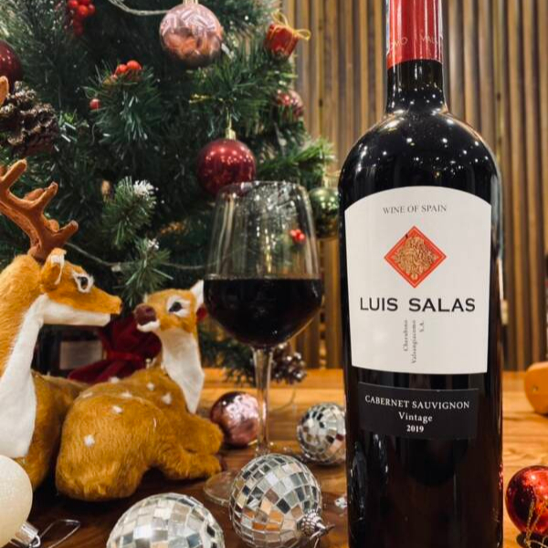 Красное вино лучшего качества SALAS, 750 м, изготовлено из винограда Cabernet Sauvignon из Испании