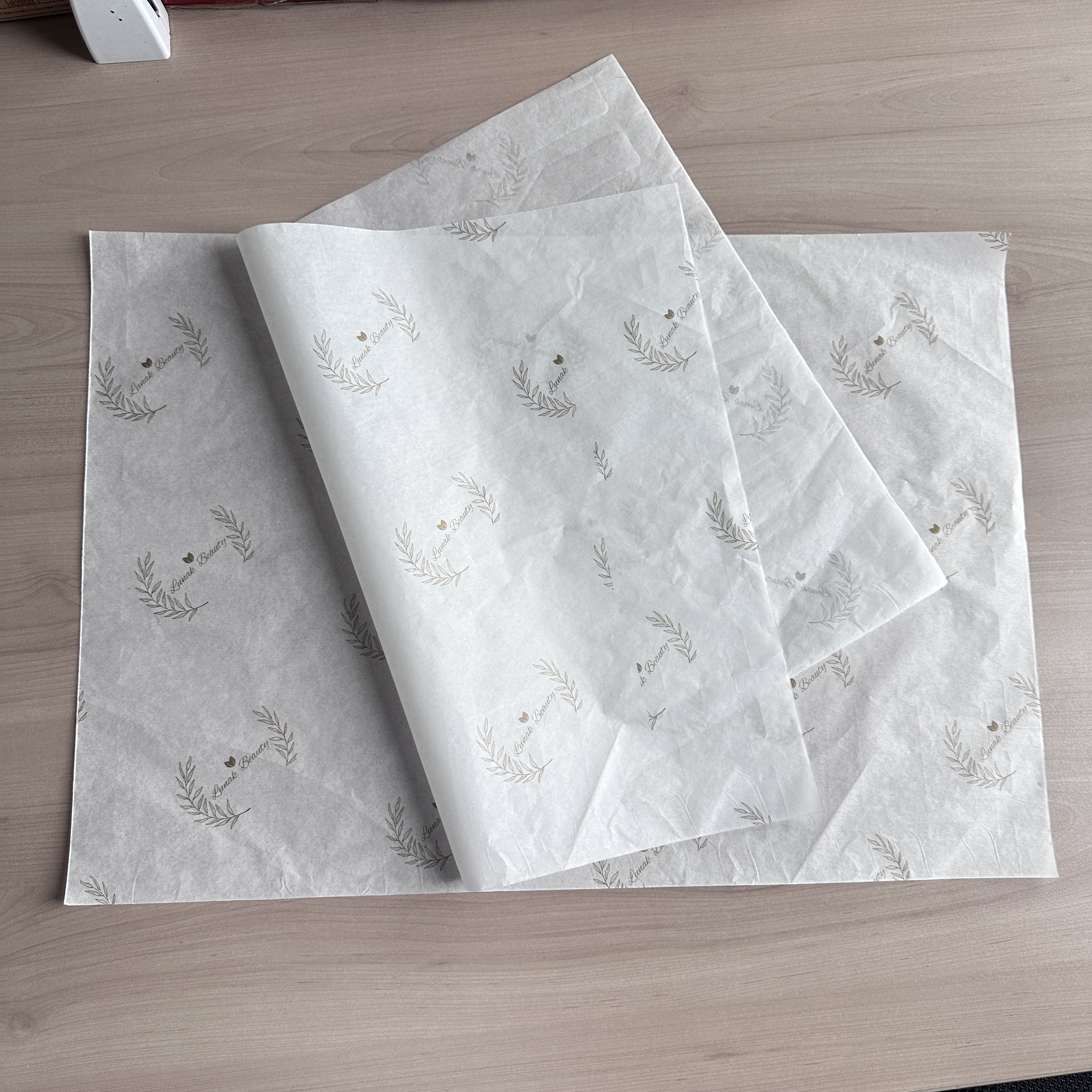 High Quality 17gsm/30gsm White Custom Tissue Paper Packing Paper Printed Golden Logo Wrapping Paper