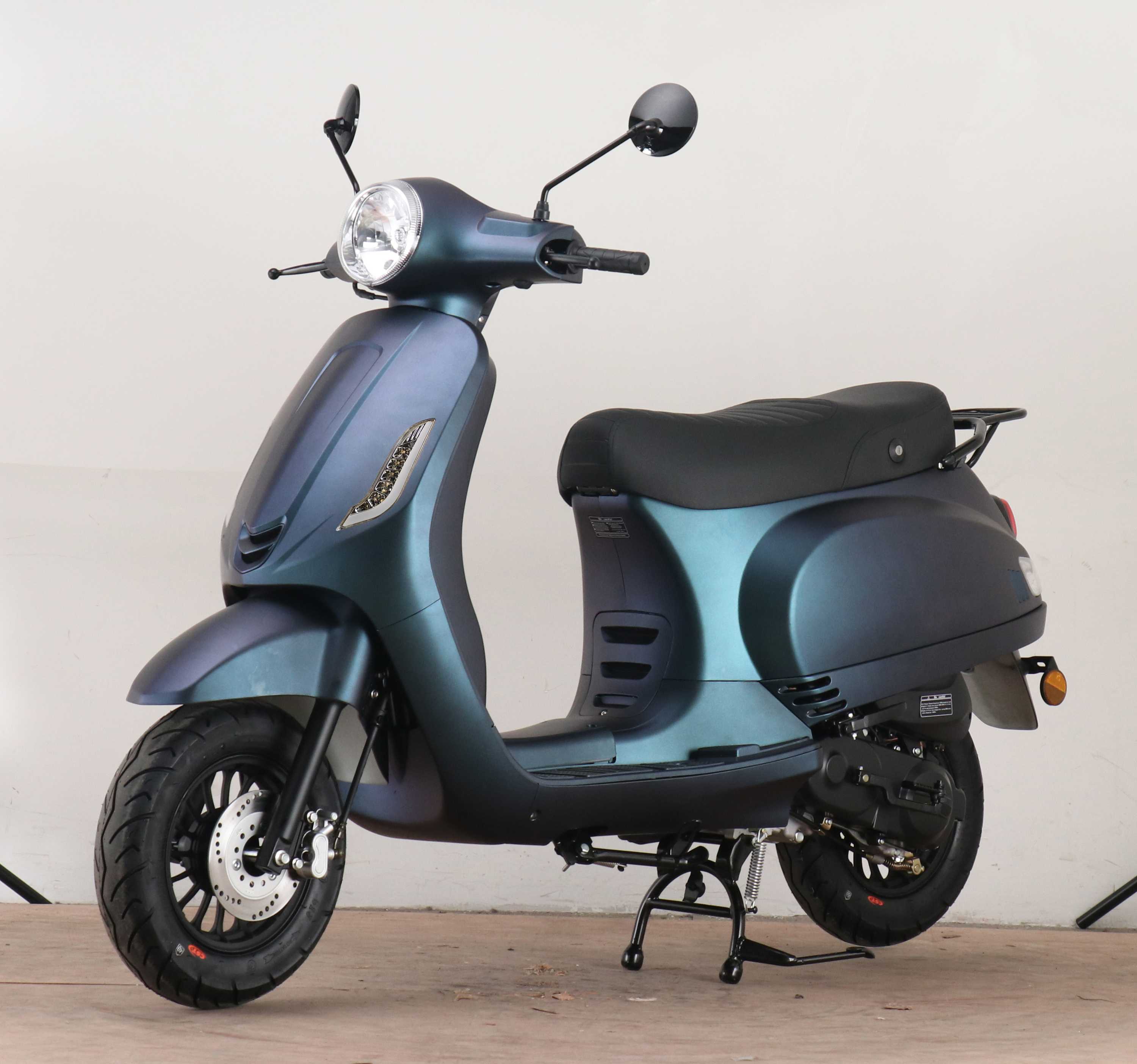 Exclusive Scooter with 50CC/125CC Gasoline Scooter in a Good Price