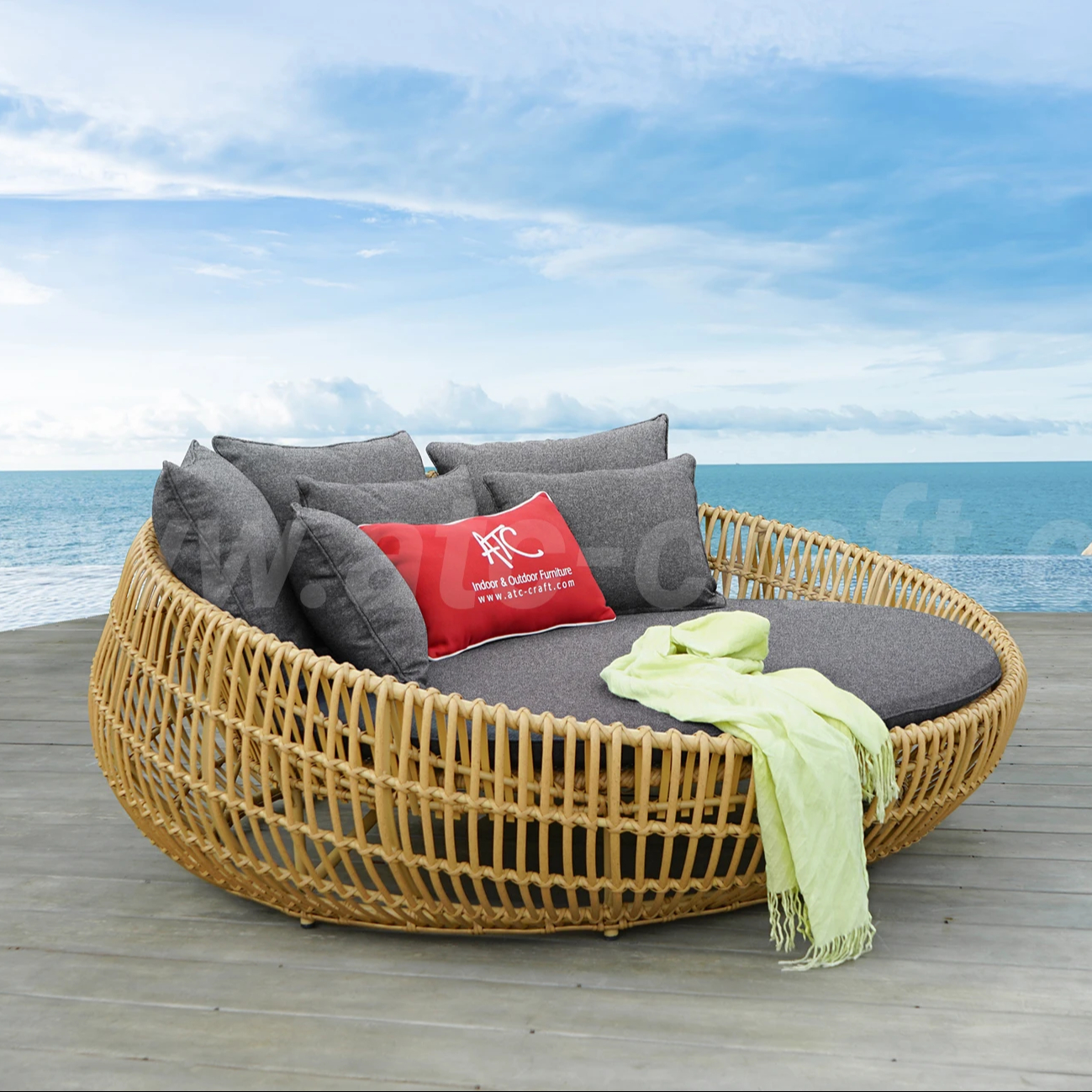 Sun Beds Outdoor Furniture Lounger Outdoor Beach Yard Pool Resort Sun Lounger Round Chair bamboo eco-friendly durable material