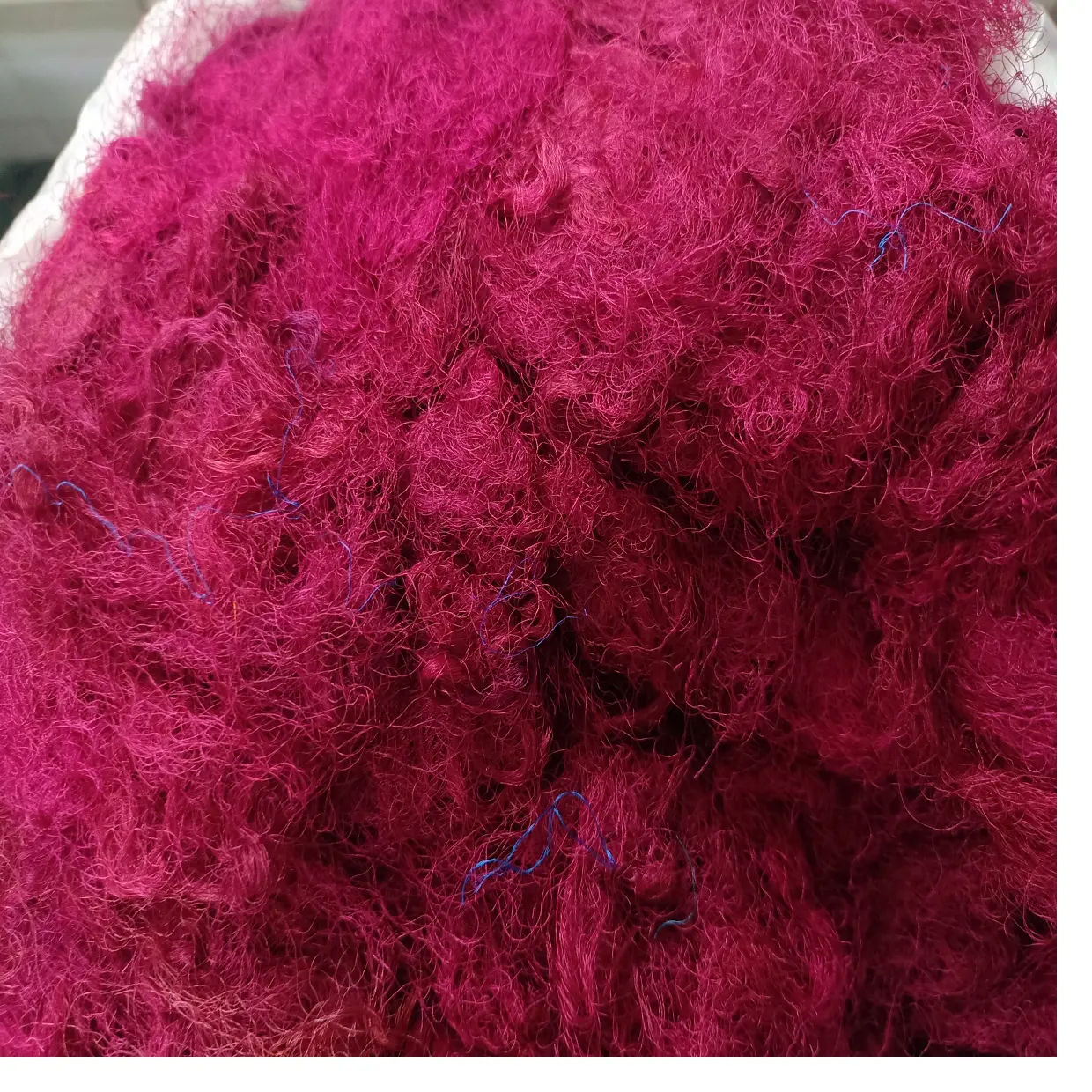 Sari шелковые волокна для отходов доступны в индивидуальных окрашенных разных цветах, изготовленные из переработанных шелковых волокон, идеально подходят для текстильных спиннеров