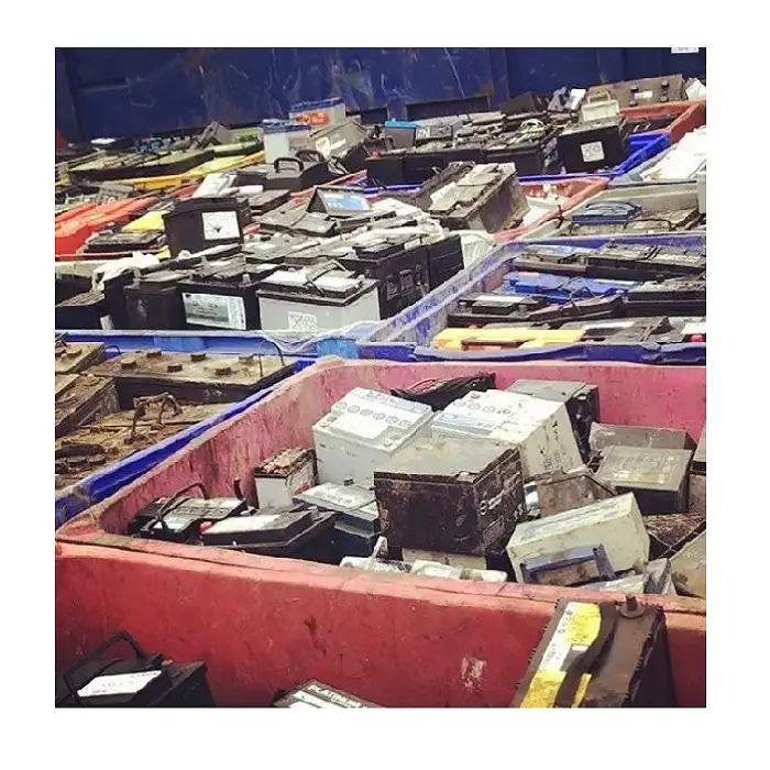 Used Scrap Battery Scrap / Car and truck battery drained lead battery scrap ready