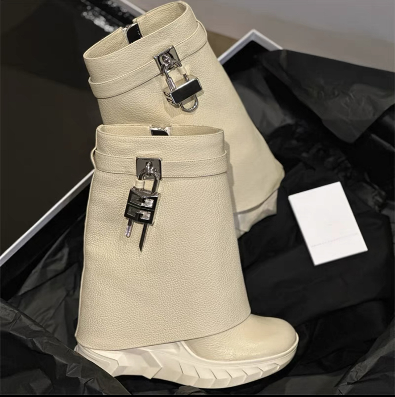 2023 New Arrival Shark Boots For Women And Men Fashionable Hard Wearing Microfiber Leather Ankle Boots Woman Shock Absorber Boot
