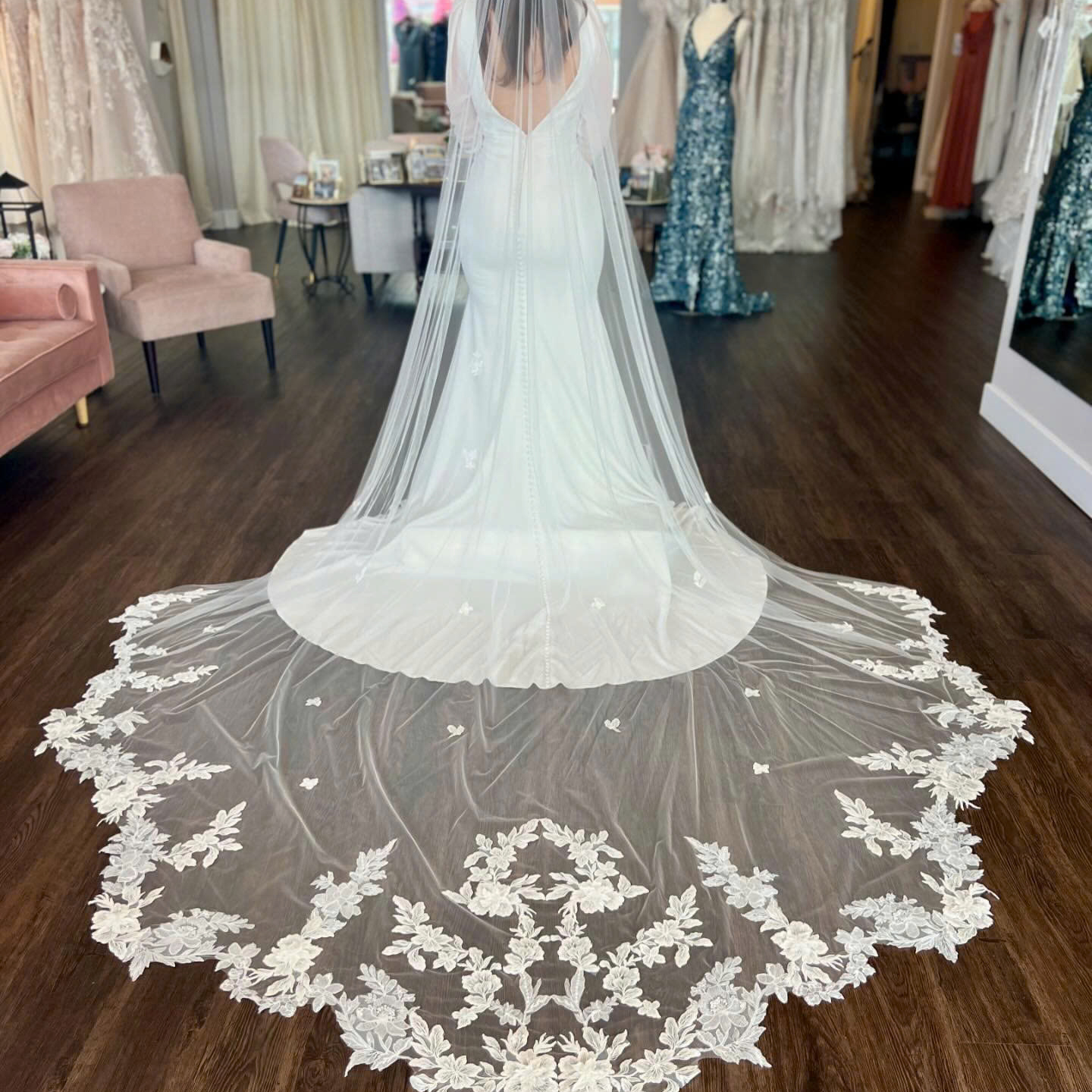 New design beautiful for your wedding scalloped lace veil for wedding made in Vietnam with comparative price