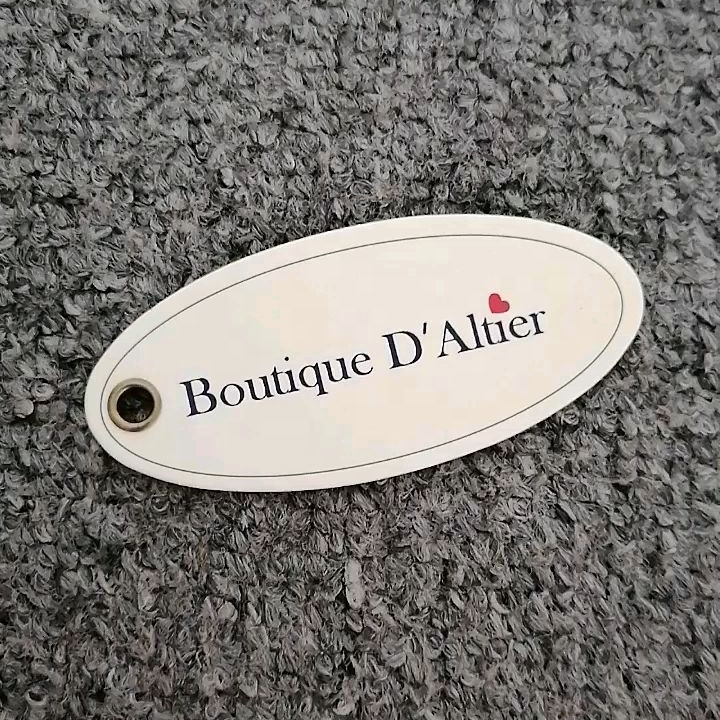 Eco-friendly recycle customized shape paper hang tags for clothing and packaging