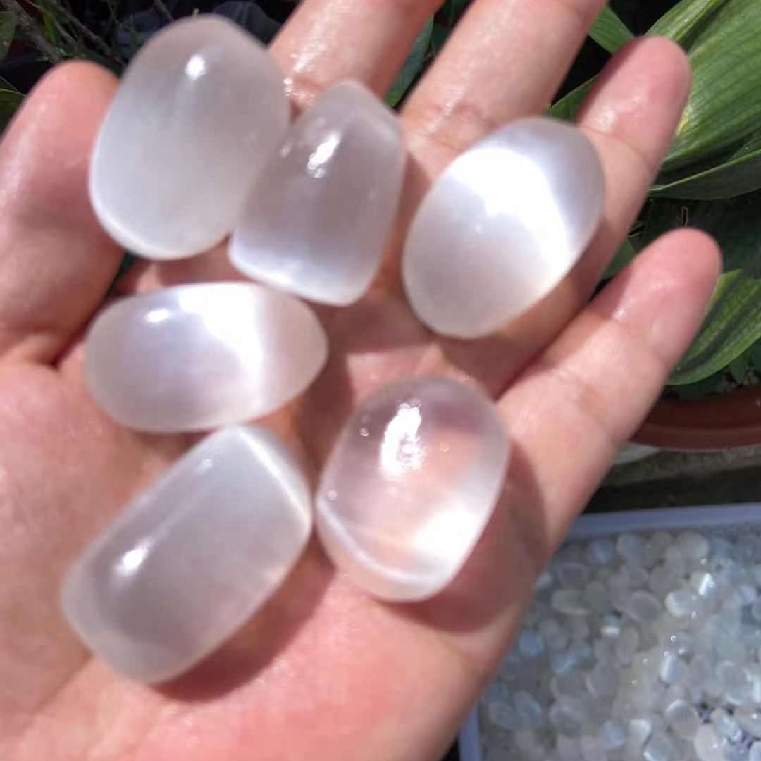 High quality semi precious stone crafts selenite tumbled stones