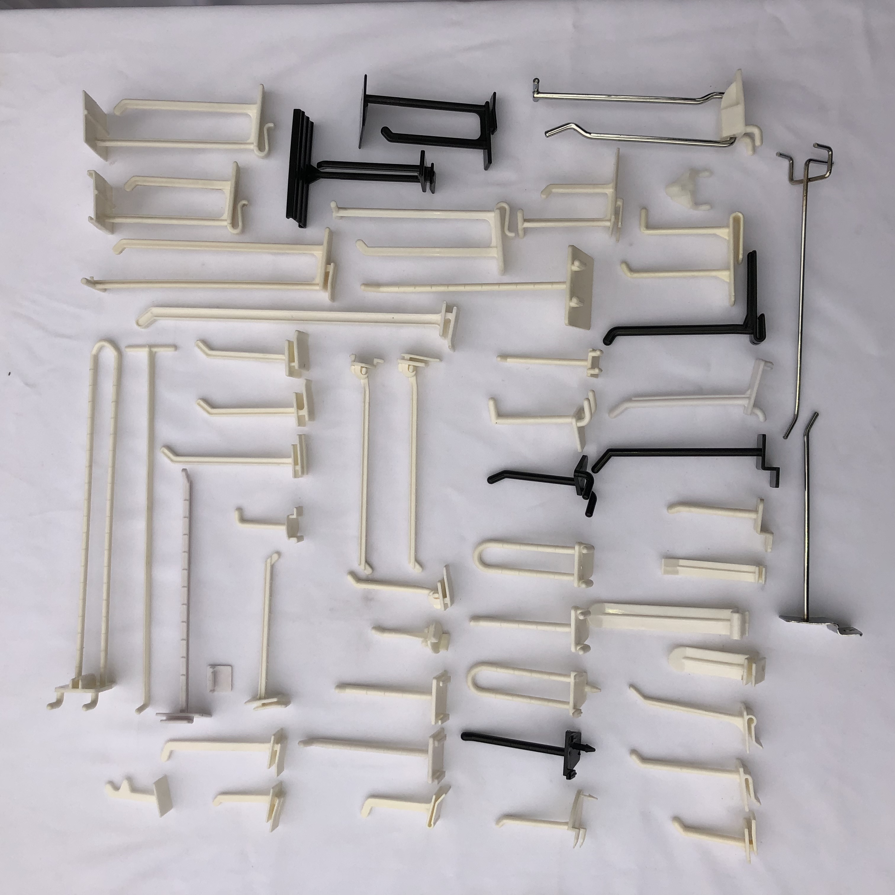 Wholesale Costom 2" 4" 6" 7" 8" plastic stand hook supermarket plastic display hook for pegboard