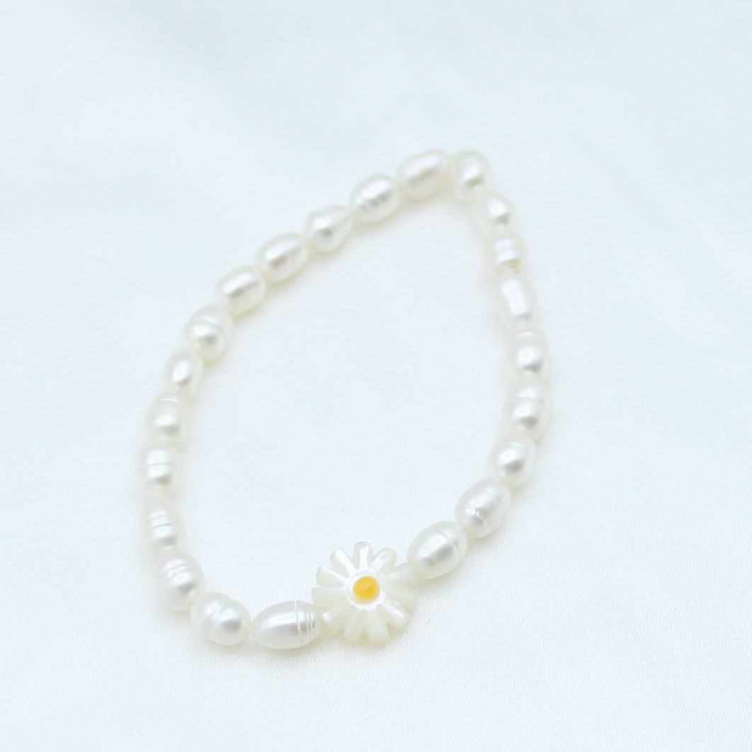 New Trendy Bracelets Female Shell Small Daisy Stretch Line Temperament Freshwater Pearl Bracelet
