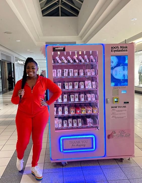 Factory accept customized smart personalised pink eye lash New Model Automatic Smart Game Card Trading Vending Machine For Mall