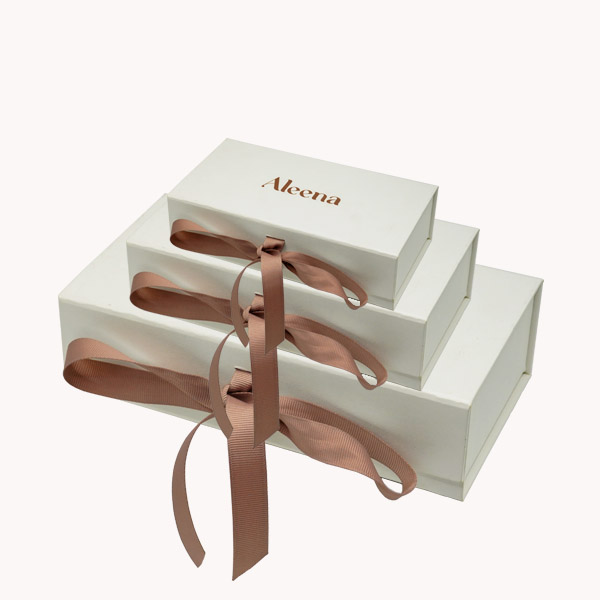 Custom Logo Large White Luxury Foldable Bow Tie Package Boxes Cardboard Paper Clothing Gift Packaging Box With Magnetic Lid