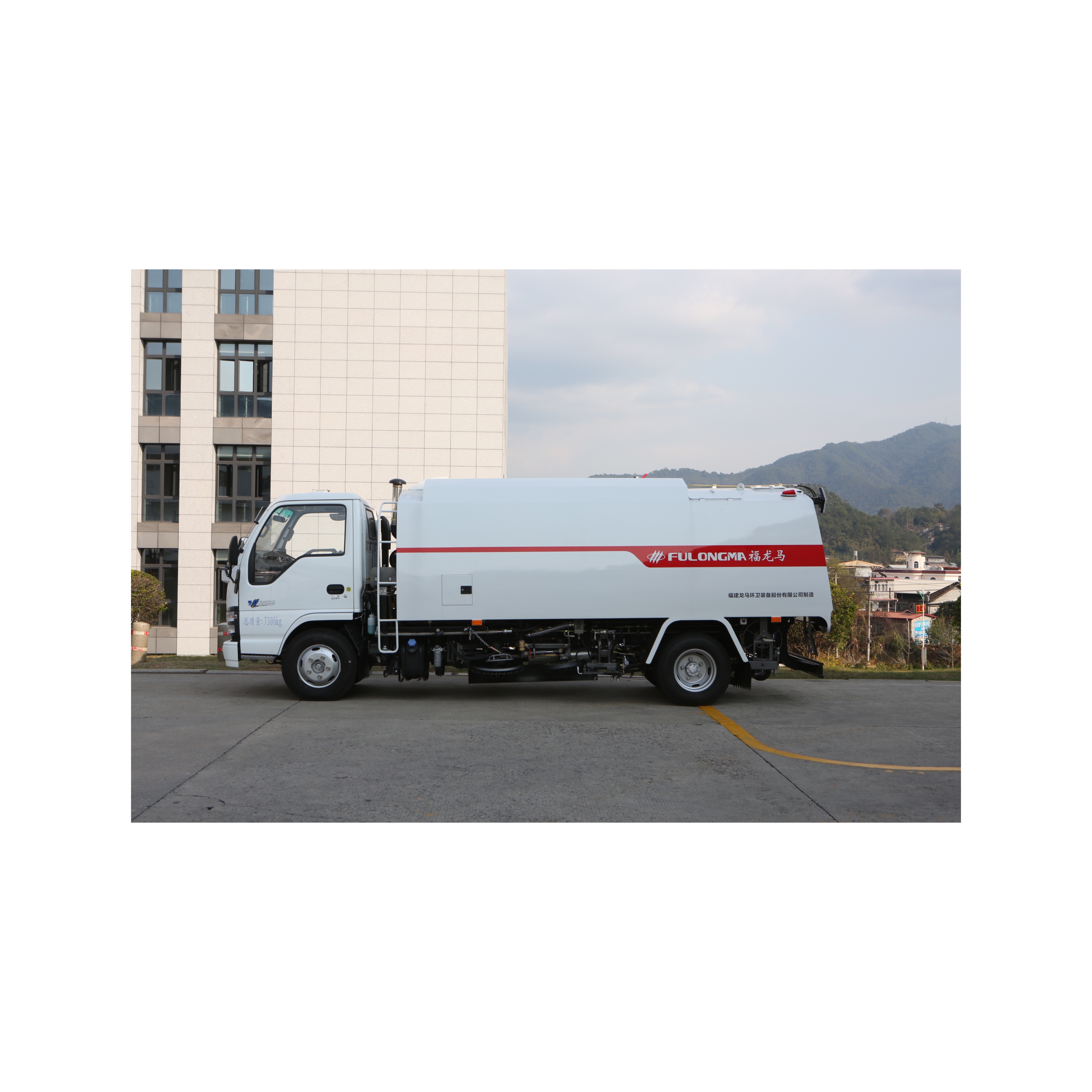 FULONGMA small street sweeper truck 4*2 street sweeper for sale