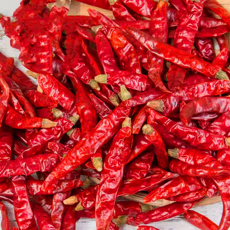 Горячий красный чили на рынке Дубая-очень хорошая продукция