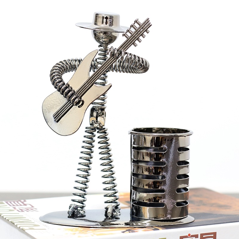 Christmas gift modern music iron man pen holder desktop decoration metal ornaments individual crafts offical decor pen pot
