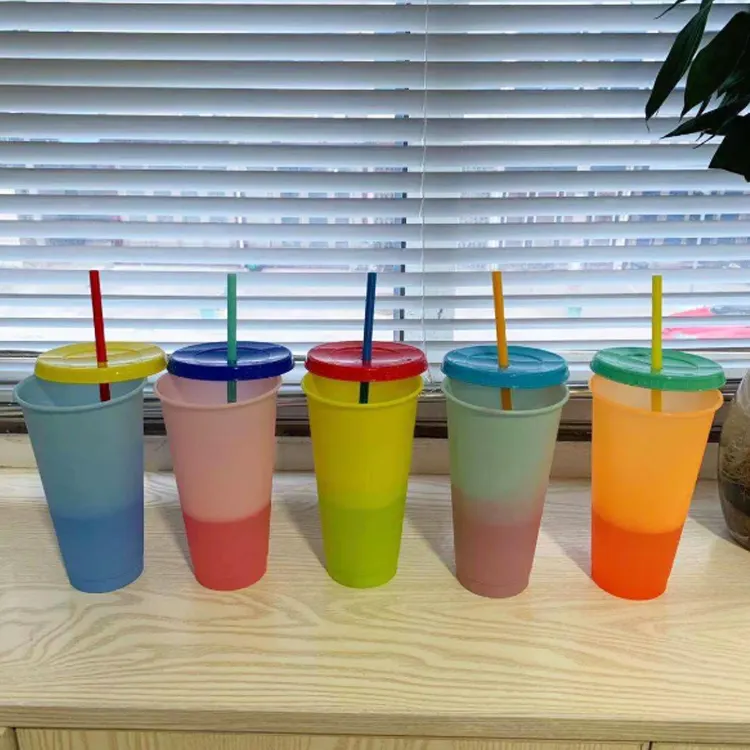 Многоразовые пластиковые чашки с изменением цвета и крышкой, 720 мл
