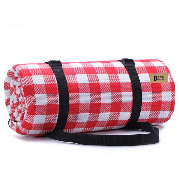 Free Sample Custom Recyclable Printed Quilted Picnic Blanket Large Blanket With Tote Outdoor Waterproof Aluminum Coating Beach