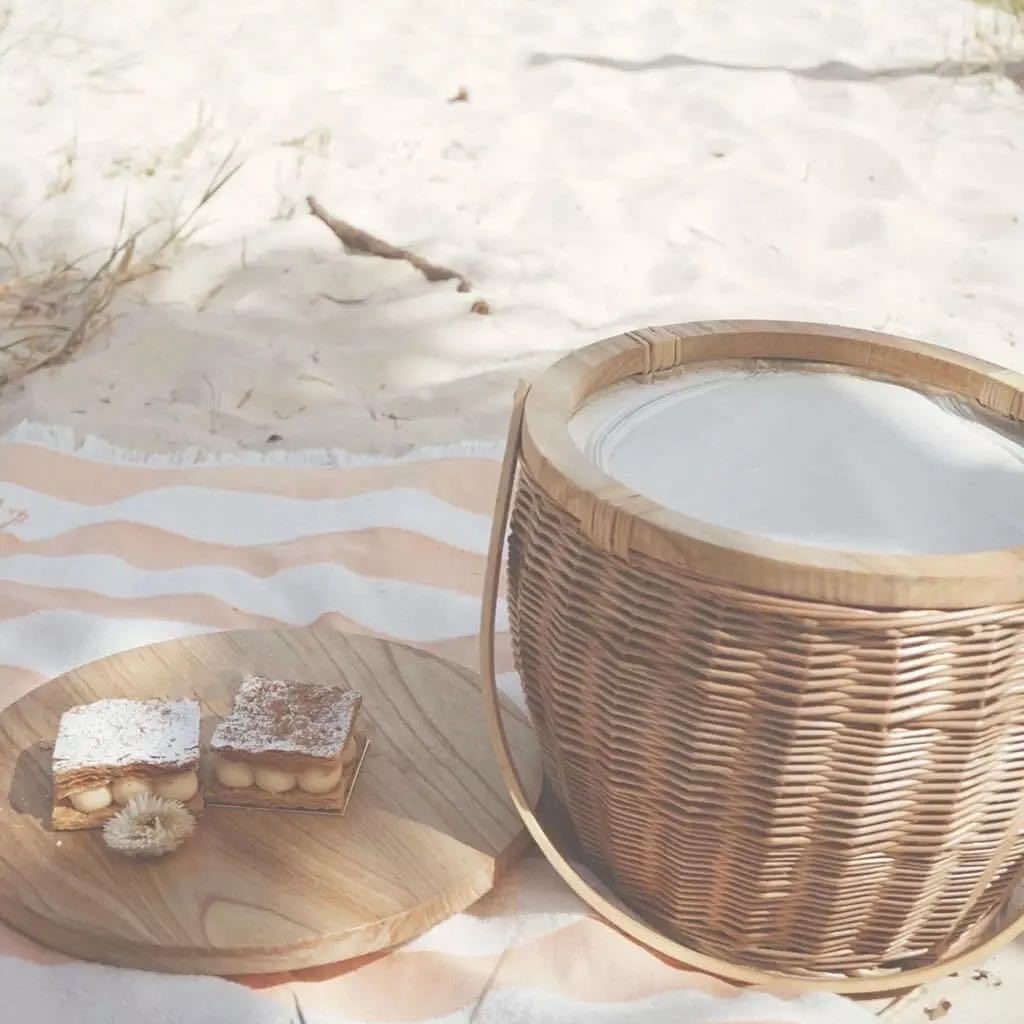 Hot sell round picnic baskets and storage picnic baskets with wooden covers