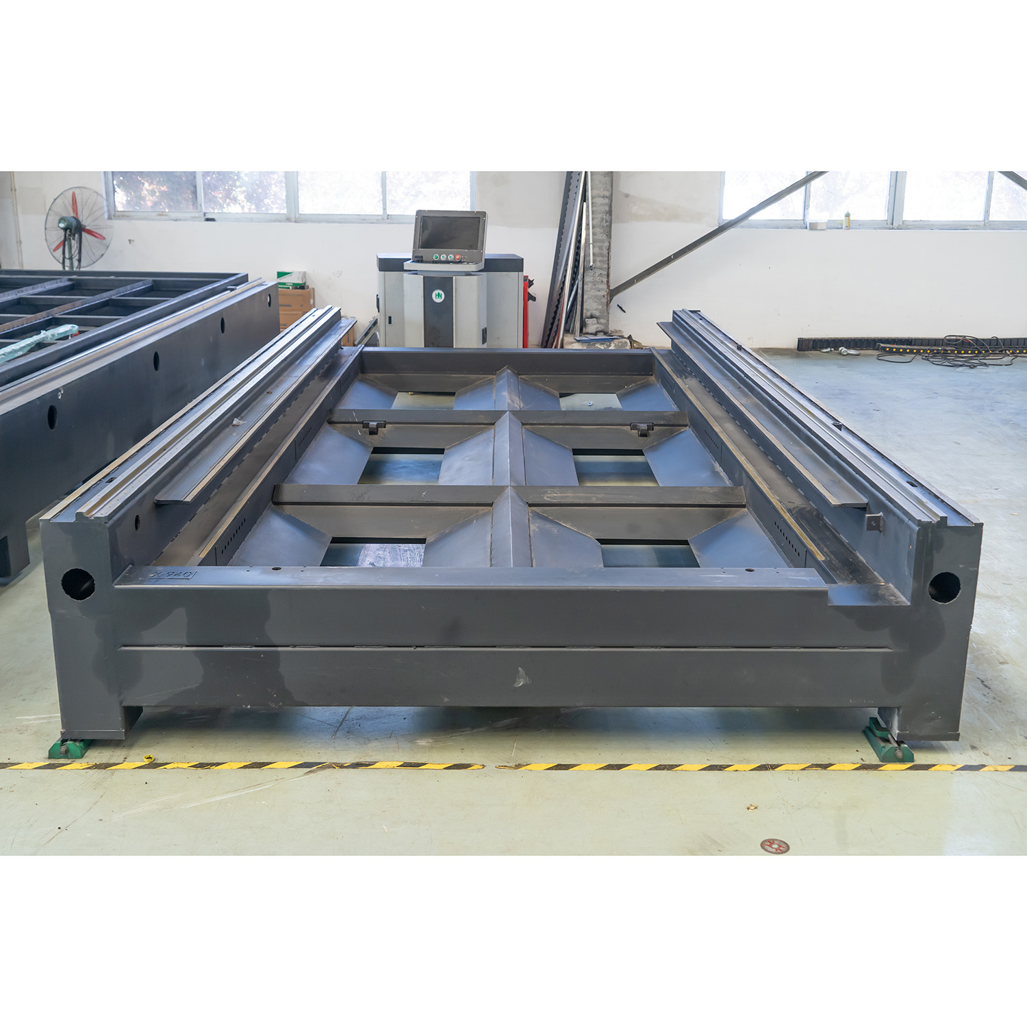 Hongniu High Power 20000w laser Machine Cutting Metal Full Enclosed 6025GA Fiber laser Cutting Machine Sheet Metal