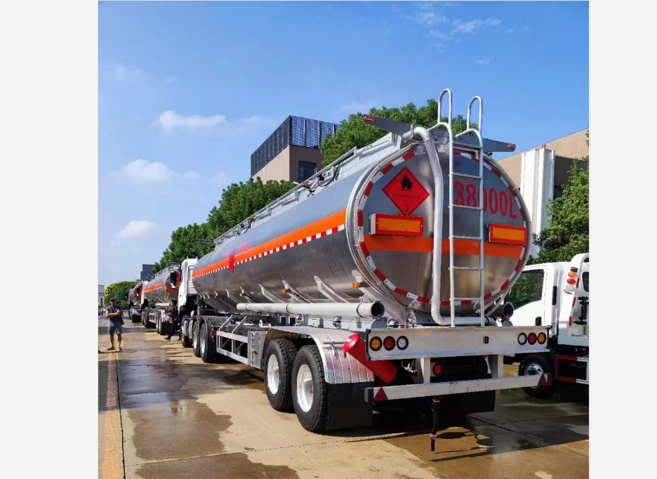 Airport Gas Station Diesel Gasoline crude oil Transportation 38000 Liters Tank Semi-trailer Trucks