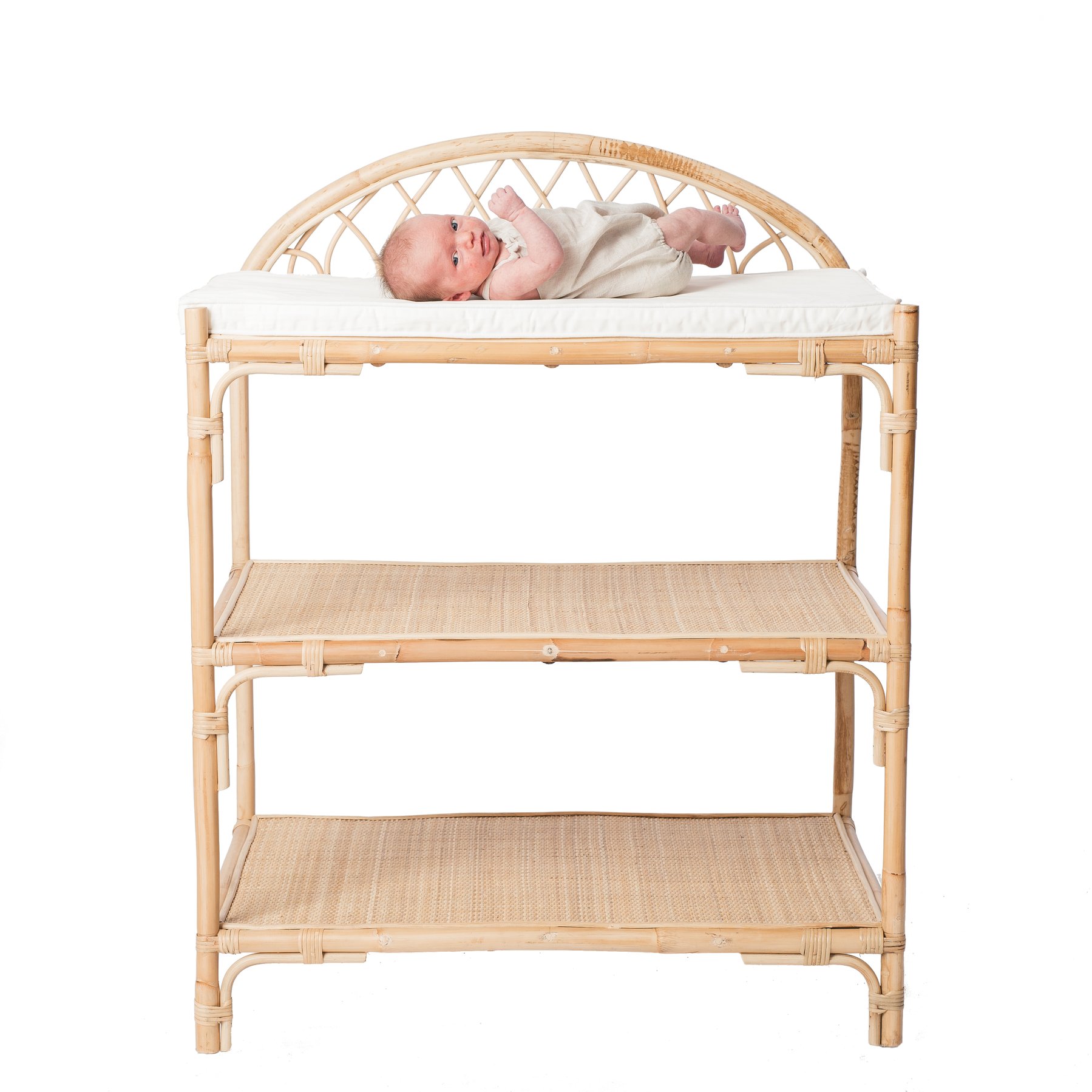 New Trendy Hand-woven Eco friendly Wicker Kid Storage Shelf Natural Rattan Baby Change Table