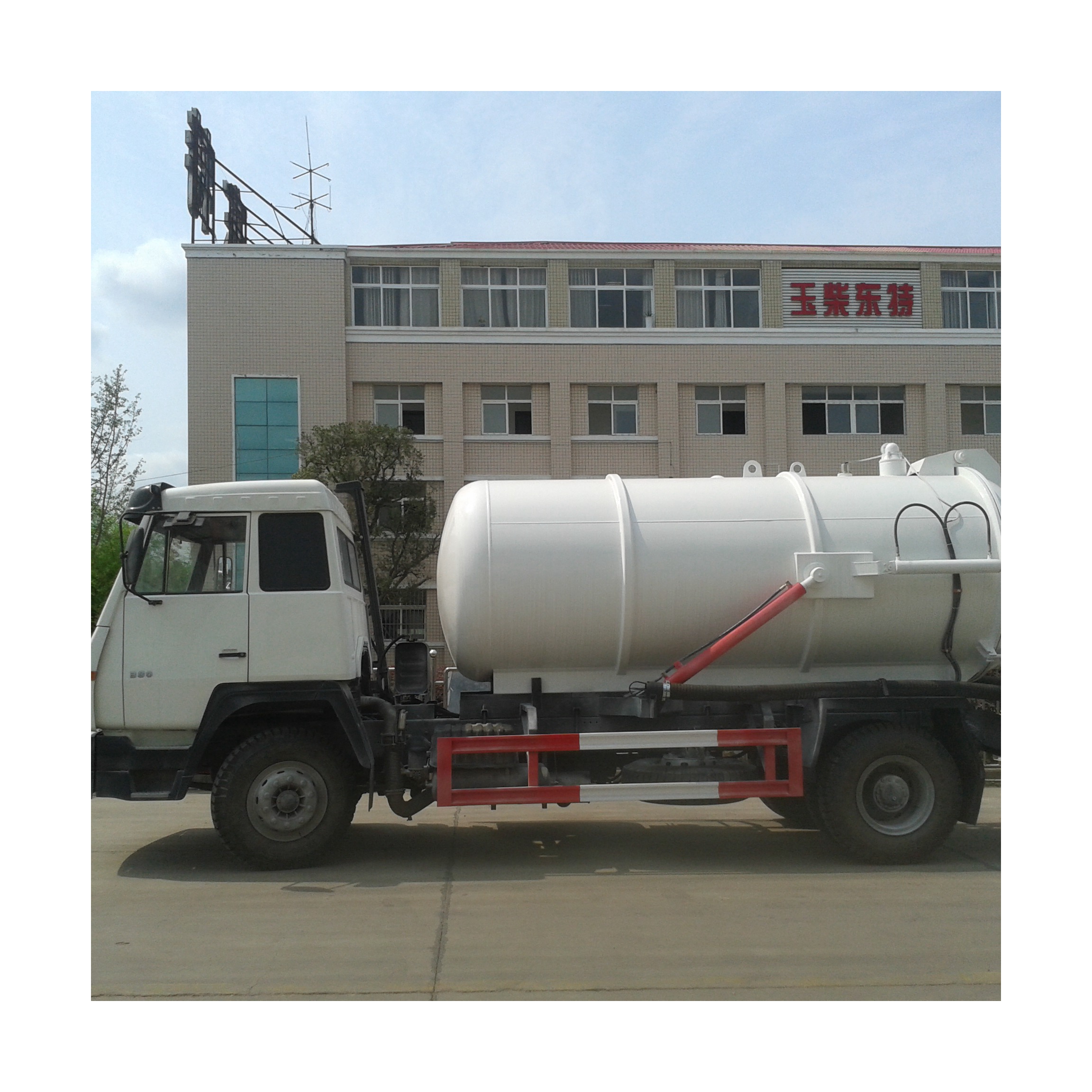 SHACMAN DTA5160GQWD1 15000 Liters Sewage Suction Tank Truck For Sale
