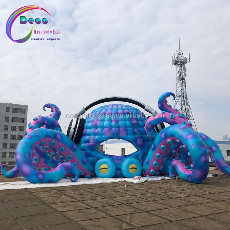 Большой надувной осьминог на вечеринке