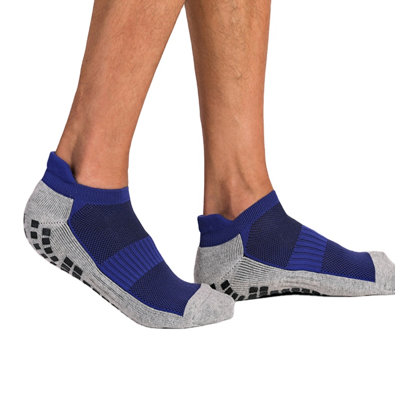 2021 New custom logo dance anti slip nylon crew men soccer grip socks
