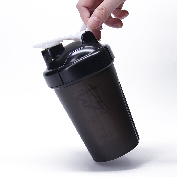 Bpa Бесплатно Пищевой класс пластиковый открытый тренажерный зал Спорт коктейль чашка Премиум Протеин шейкер бутылка для воды