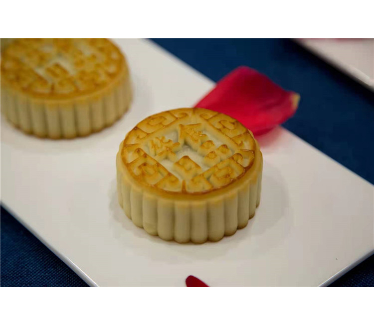 Mid-autumn Big Moon Cakes Delicious Old-fashioned Five-core Moon Cakes with Many Fillings