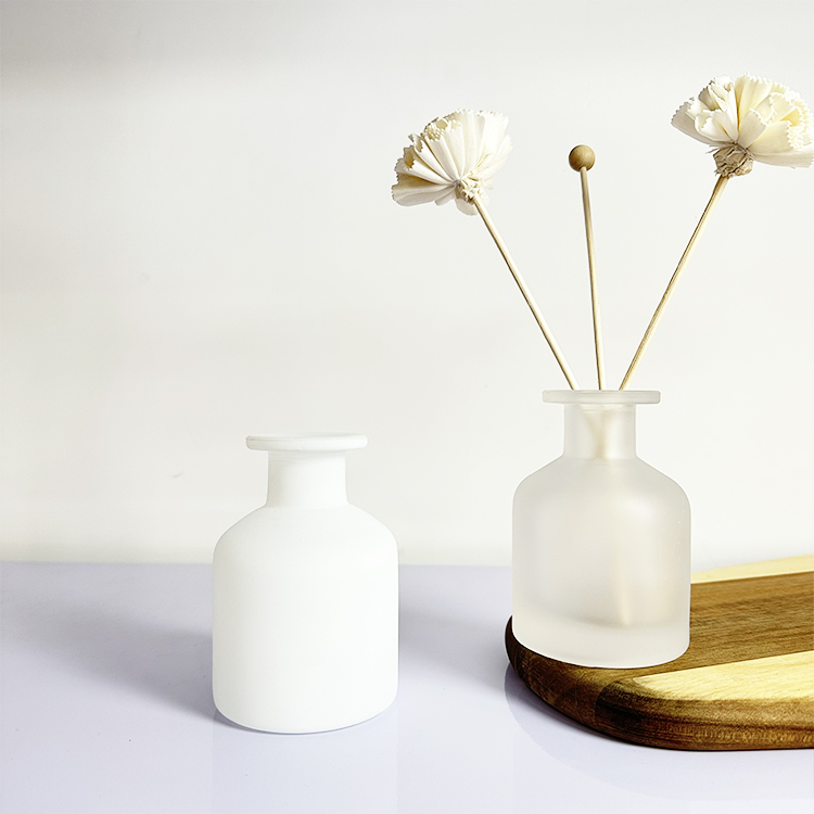 Customized private label fashion luxury reed difuser sets round clear matte frost empty bottle