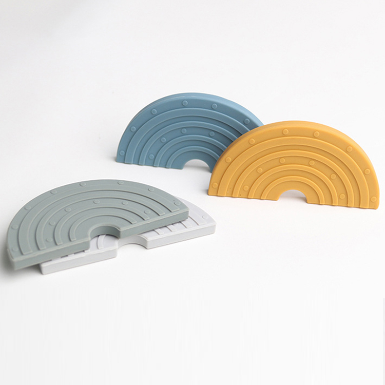 Hot Sale Eco-friendly 100% BPA Free Silicone Rainbow Moon Pattern Baby Teether