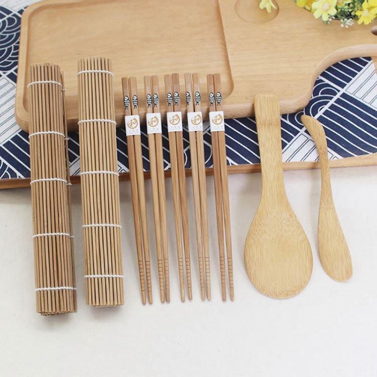 New Trending Amazon Hot Selling High Quality Bamboo Sushi Making Kit Family Homemade Kitchen Accessories Sushi Gadget