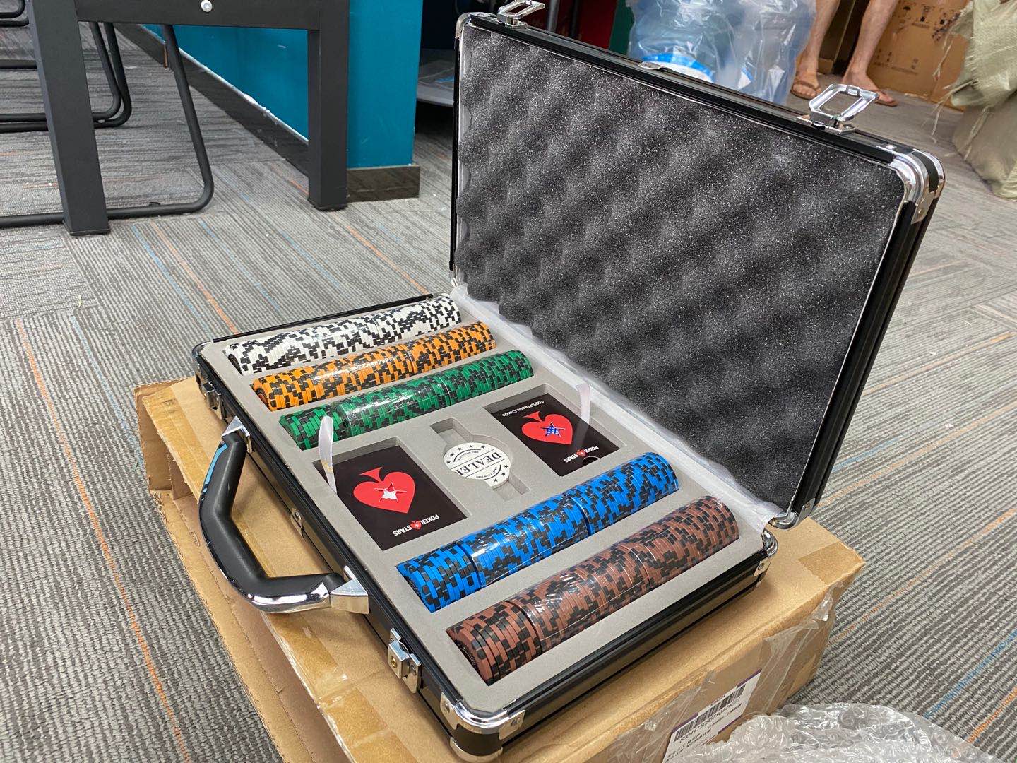 factory price Custom Poker Game Set 500 pcs Color Chips Clay Poker Chip Set For Casino