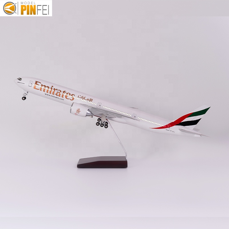 Модель самолета: Боинг 777-300ER, авиакомпании Emirates, масштаб 1/157, размер 47 см, рекламный подарок