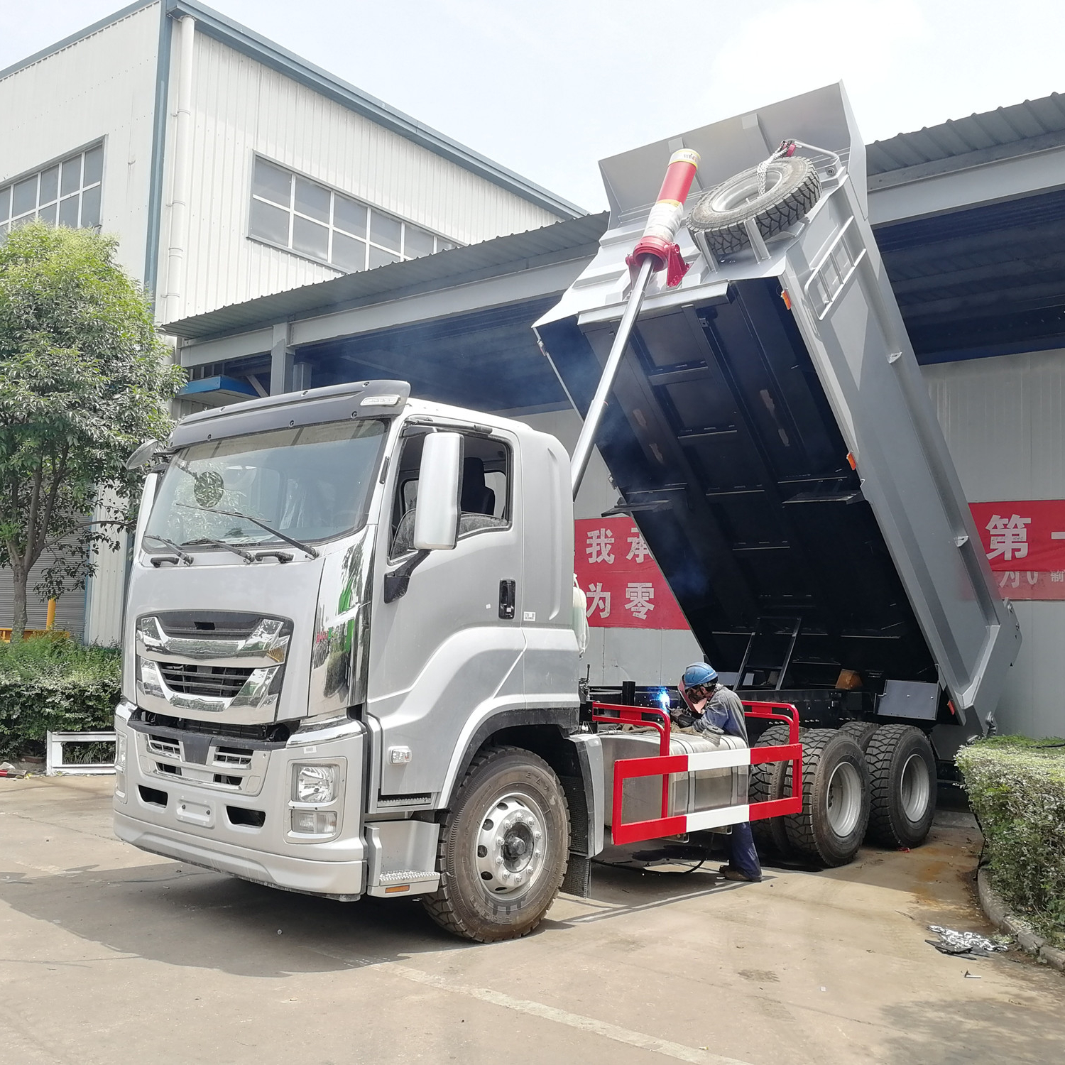 ISUZU GIGA-10-WHEELER 6X4 20 кубических метров 460 л.с. 35 тонн DUMP TRUCK