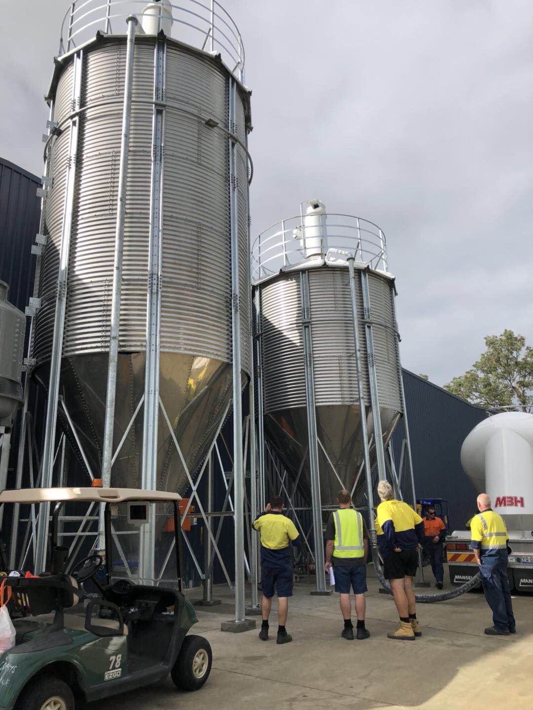Poultry Feed Bins Yellow Corn Grain Storage Silo