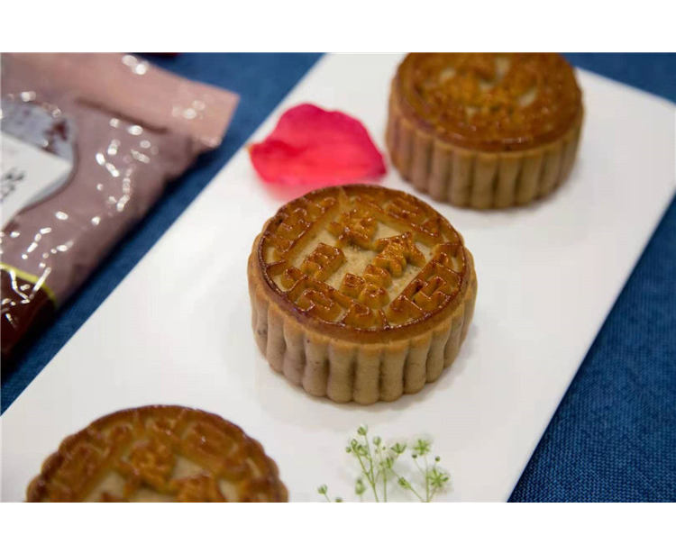 Employee Welfare Moon Cakes Customized Pastries Snowy Peach Mountain Moon Cakes