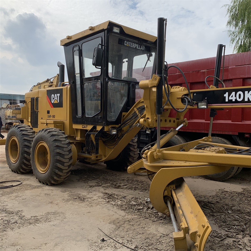 Б/у автогрейдер Caterpillar 140K