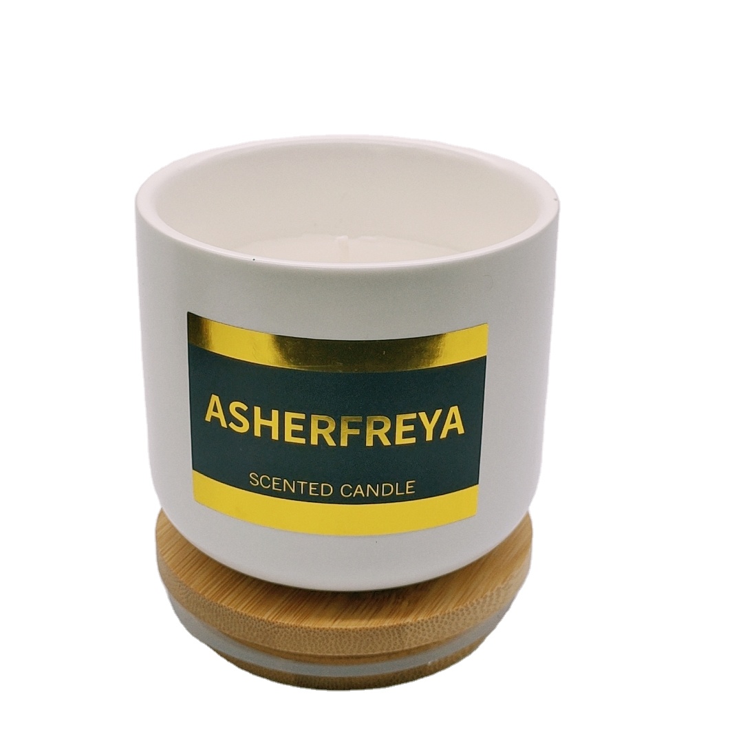 Manufacture Matte White Ceramic Jar Soy Wax Scented Candle with Wood Lid for Home Decoration and Air Freshening