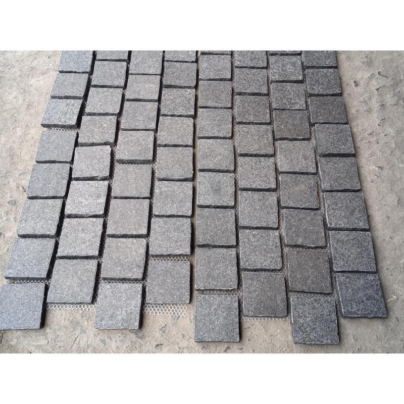 SH STONE Natural Stone Outdoor G684 Granite Cube Brick Pattern Flamed Surface Split Edge Paving Stone Pavers Cobblestone on Mesh