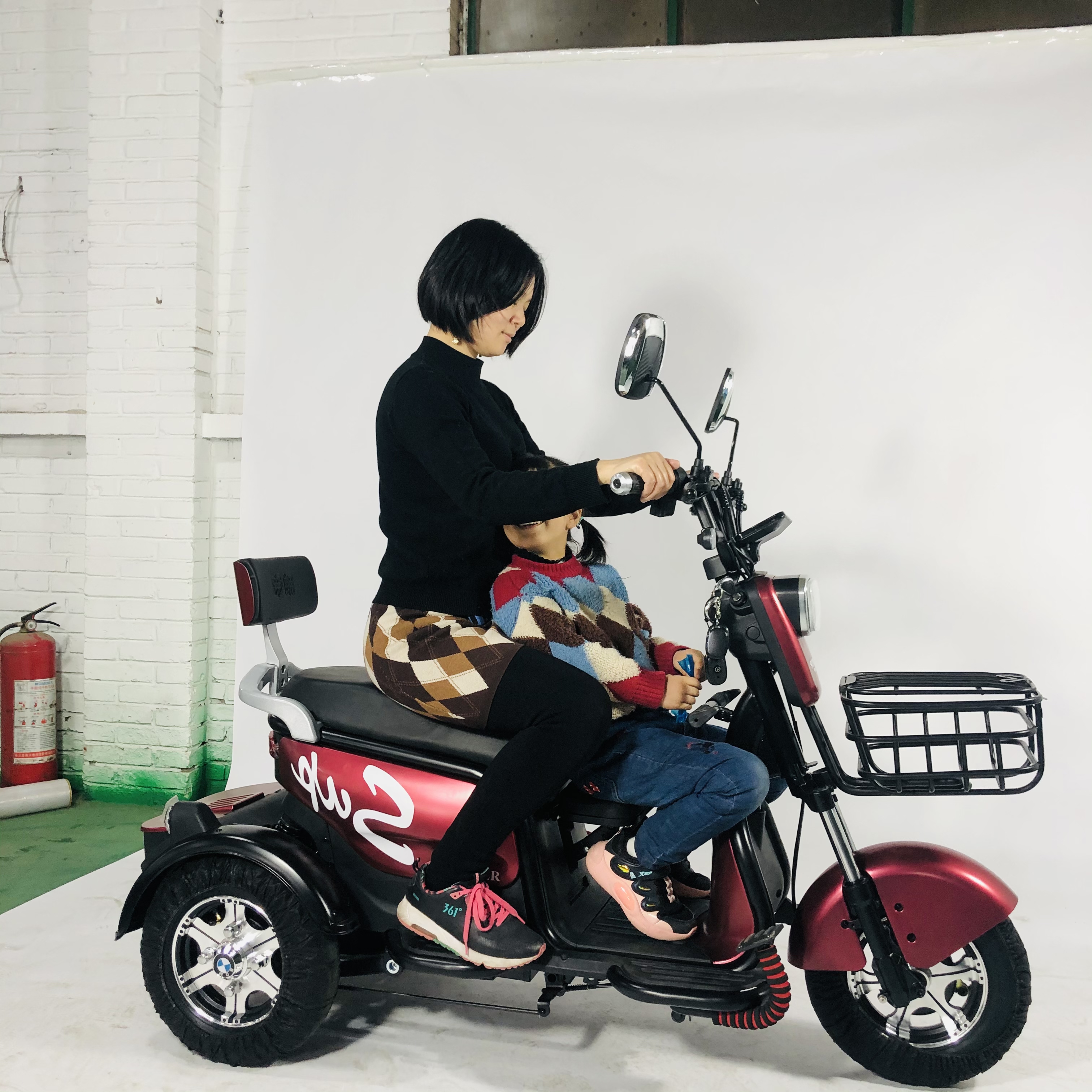 OEM Factory supplly electric tricycle 650W motor with chidren seat motormized trike ev scooter for women