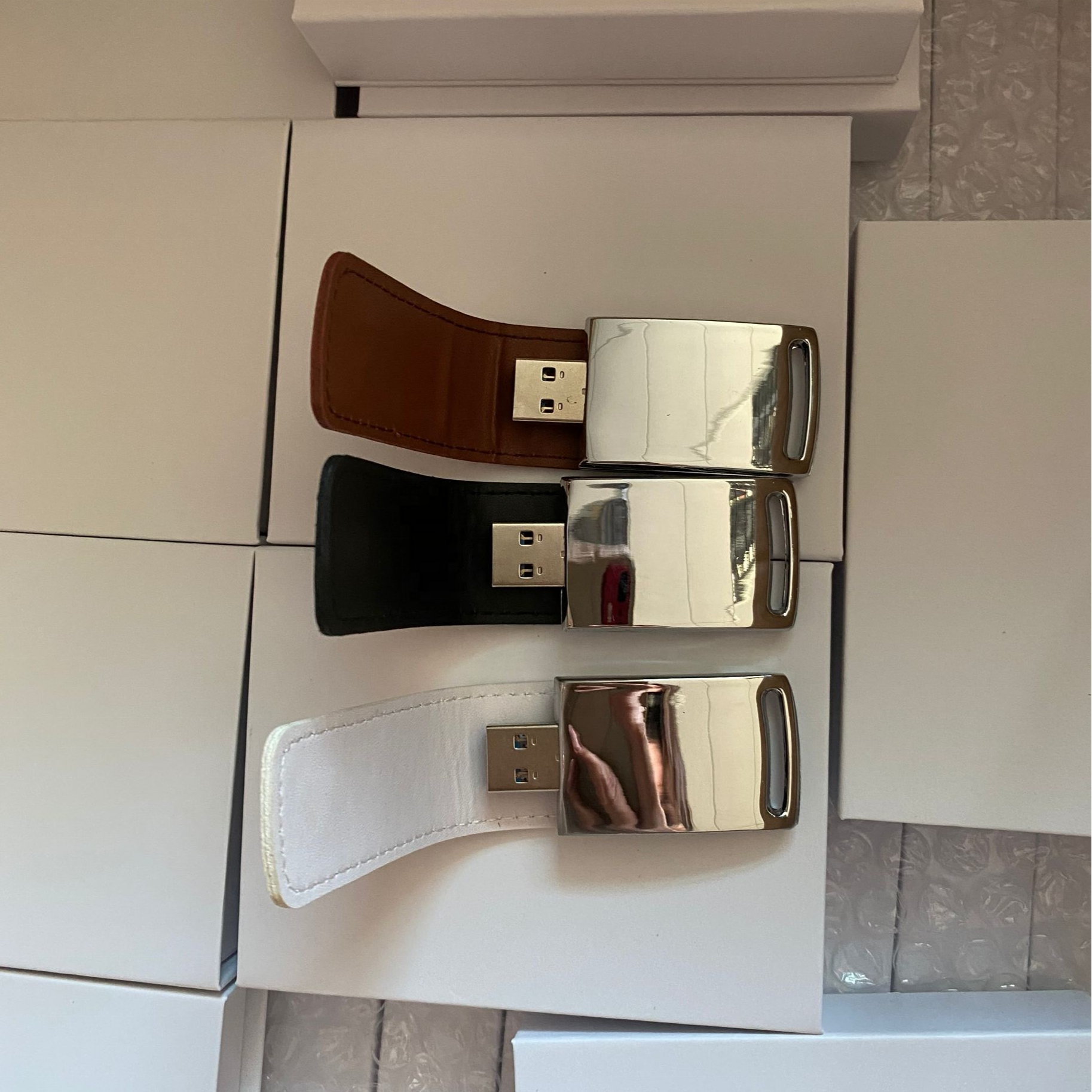 Новый индивидуальный логотип, флешка, белый кожаный флэш-накопитель USB 3,0, свадебный подарок с упаковкой в металлической коробке
