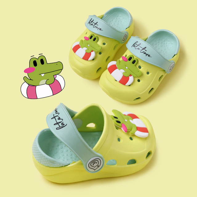 PVC 2021 New Kids Hole Slippers Home Kindergarten Cartoon Two Wear Cute Fun Package Clogs Shoes