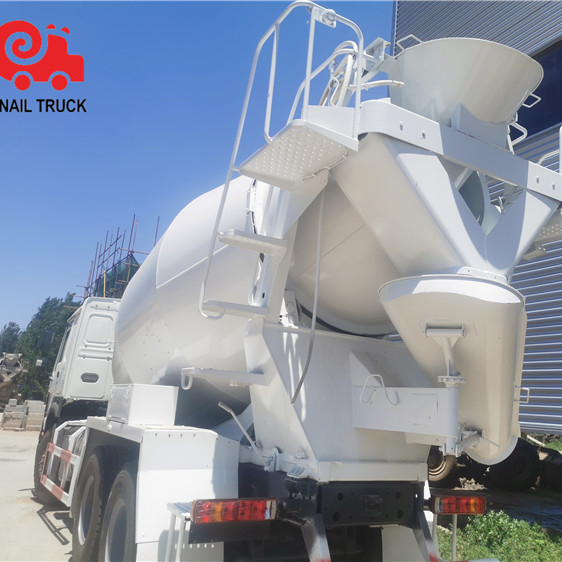 Quality Sinotruk HOWO 6*4 concrete mixer truck with pump