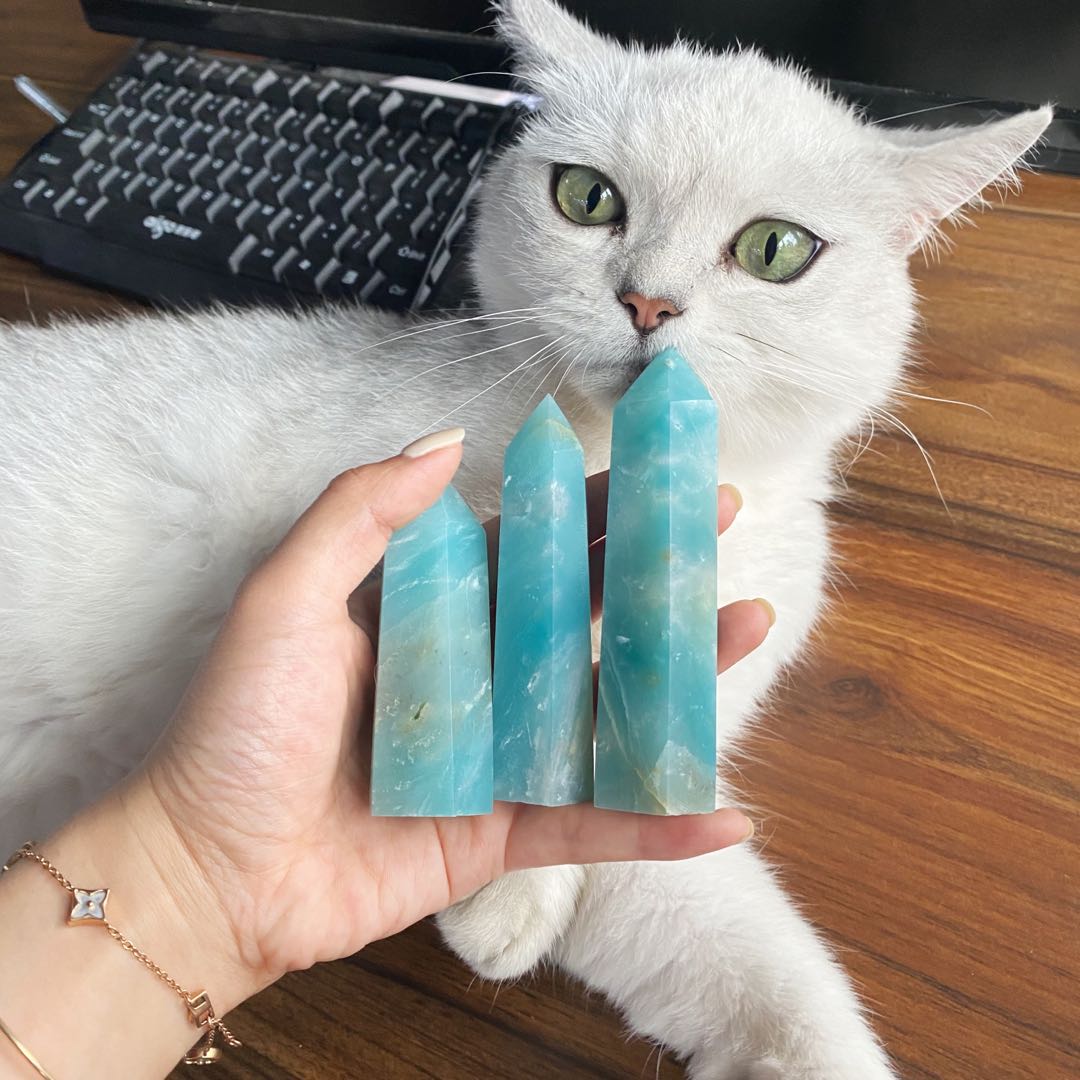 Natural wedding souvenirs guests gemstone wand tower folk crafts blue caribbean calcite sky blue crystal point
