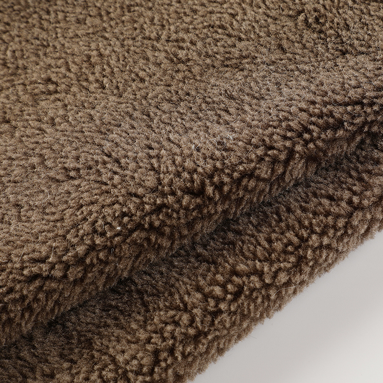 Good quality heavy 486GSM warm comfy soft solid 100 polyester knitted plush fabric