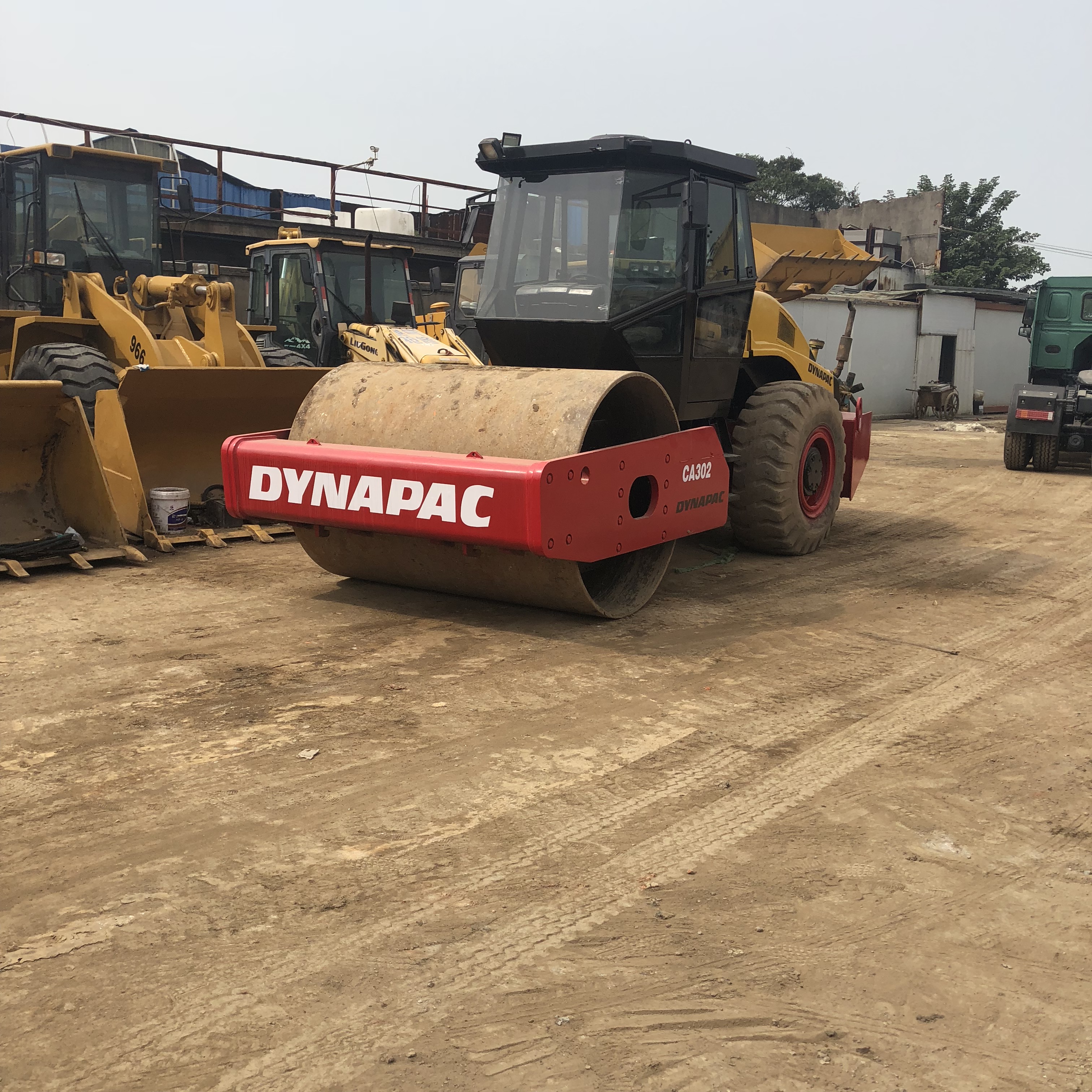 Подержанный дорожный каток Dynapac CA302D для продажи в Шанхае