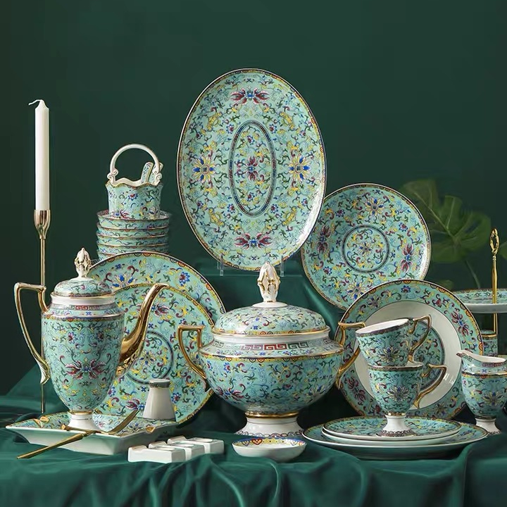 Eco-friendly Tableware Service Sets Cheap Price Luxury Porcelain Tableware For 6 People Gold Rim 86 pcs Bone China Dinner Set