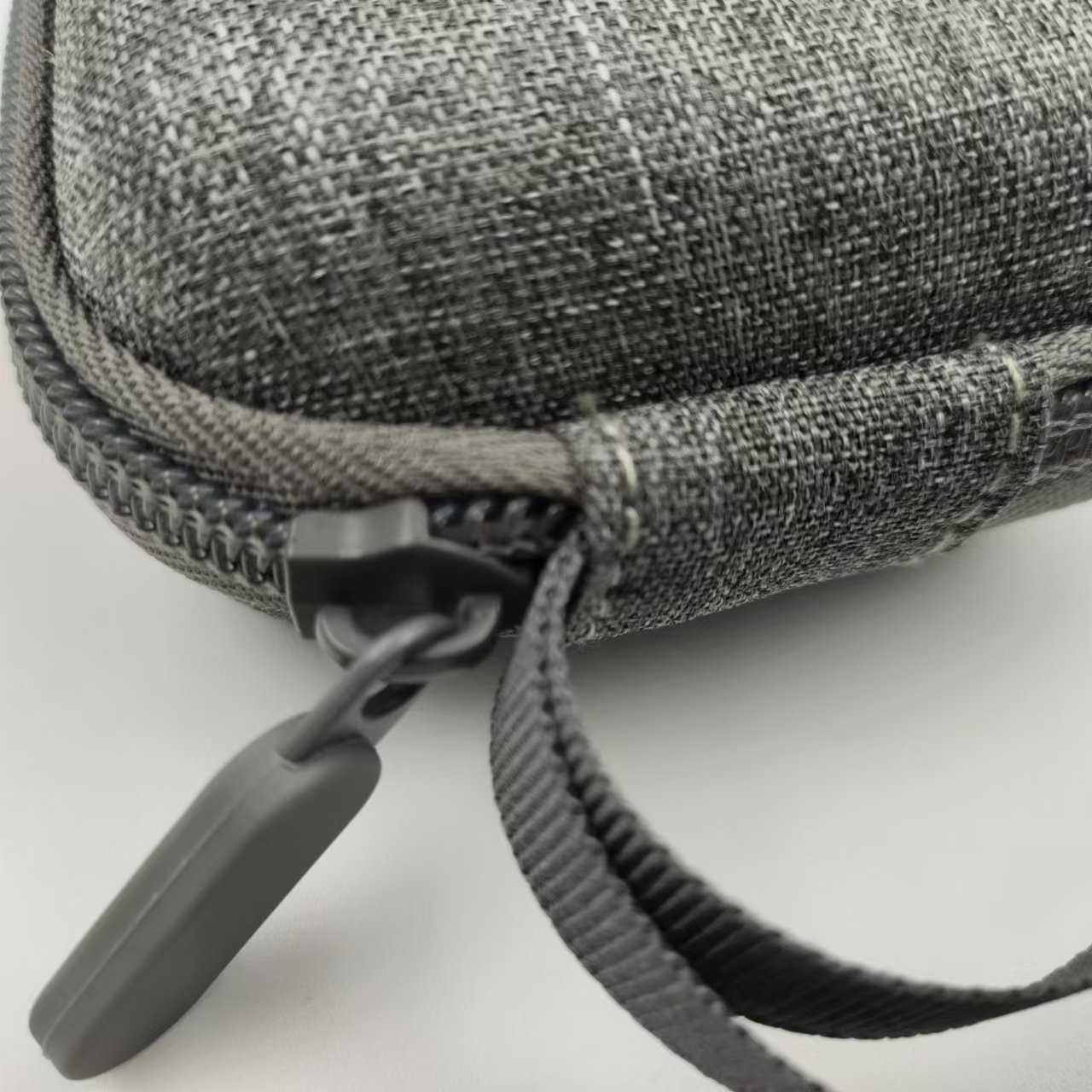 2025 Hot Sale EVA Hard Shell Portable Earbud Pouch Waterproof Carrying Bluetooth Earphone Bag With Wired Headset Protection