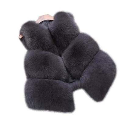 Короткий женский меховой жилет