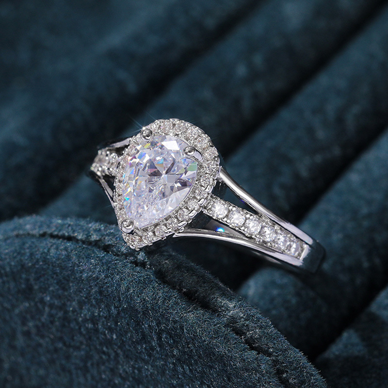 Delicate water drop zircon ladies ring bling bling white dimaond egg shape wedding rings for women